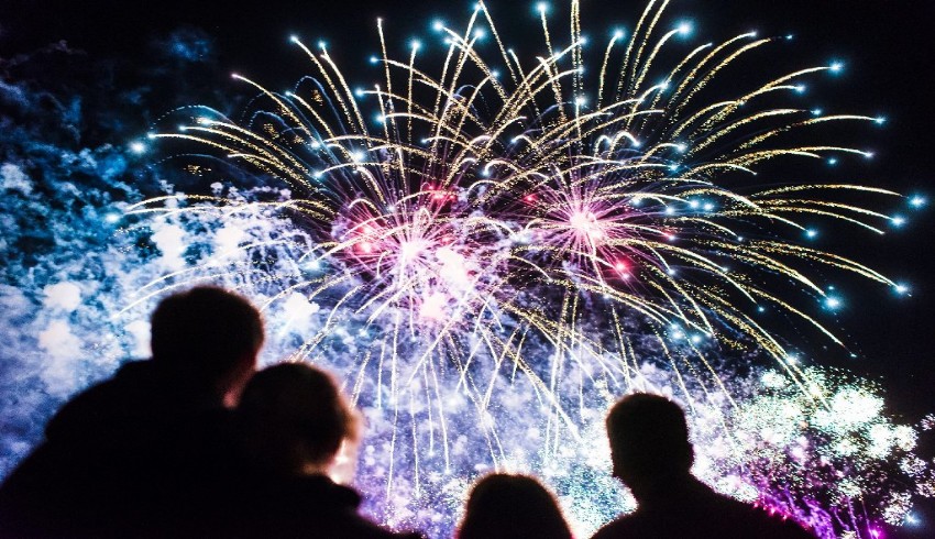 Das Internationale Feuerwerksfestival „Flammende Sterne“ hat begonnen