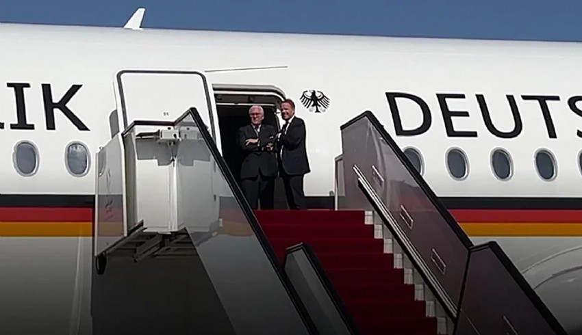 Der deutsche Bundespräsident wartete am Flugsteig auf die Begrüßung in Katar