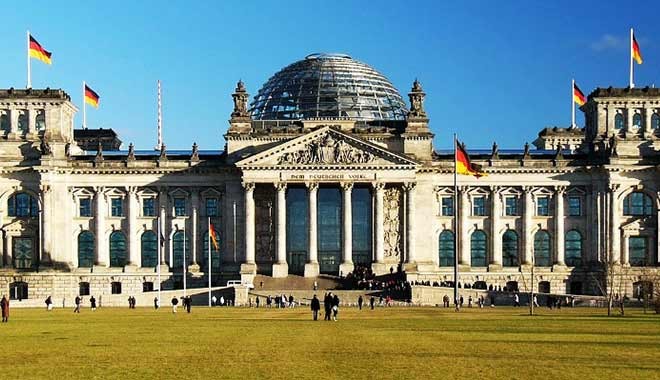 Deutschland verzeichnete erstmals seit 31 Jahren ein Außenhandelsdefizit