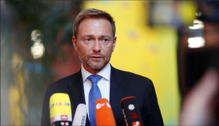 Die Bundesregierung wird im neuen Haushalt den Gürtel enger schnallen