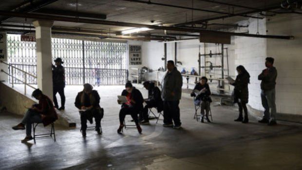 Die Zahl der Anträge auf Arbeitslosenunterstützung in den USA liegt weiterhin auf dem niedrigsten Stand seit einem Monat
