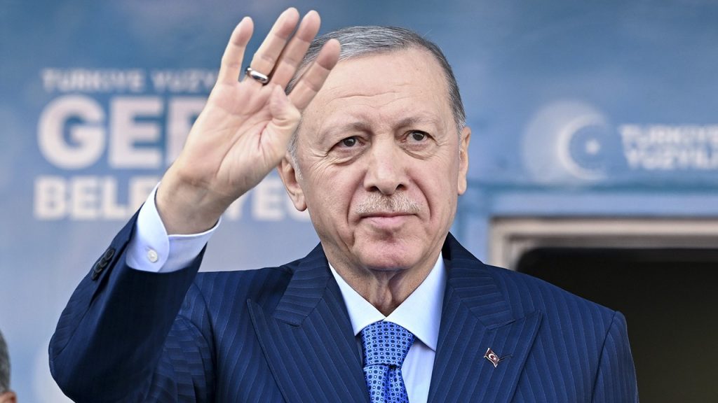 Erdoğan: Wir werden das obere Segment unseres Flugzeugträgers bauen