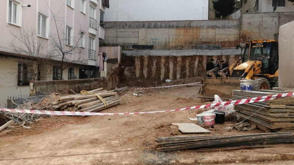 Fundamentaushub stürzte in Istanbul ein, ein Arbeiter starb