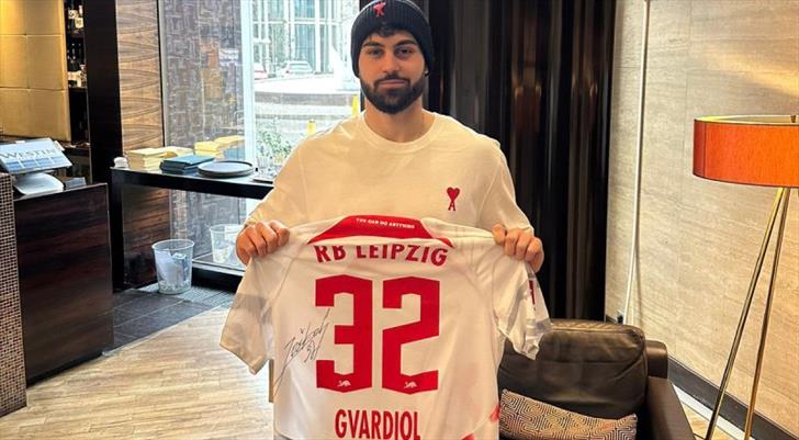 Leipzig-Star spendete sein Trikot an Erdbebenopfer