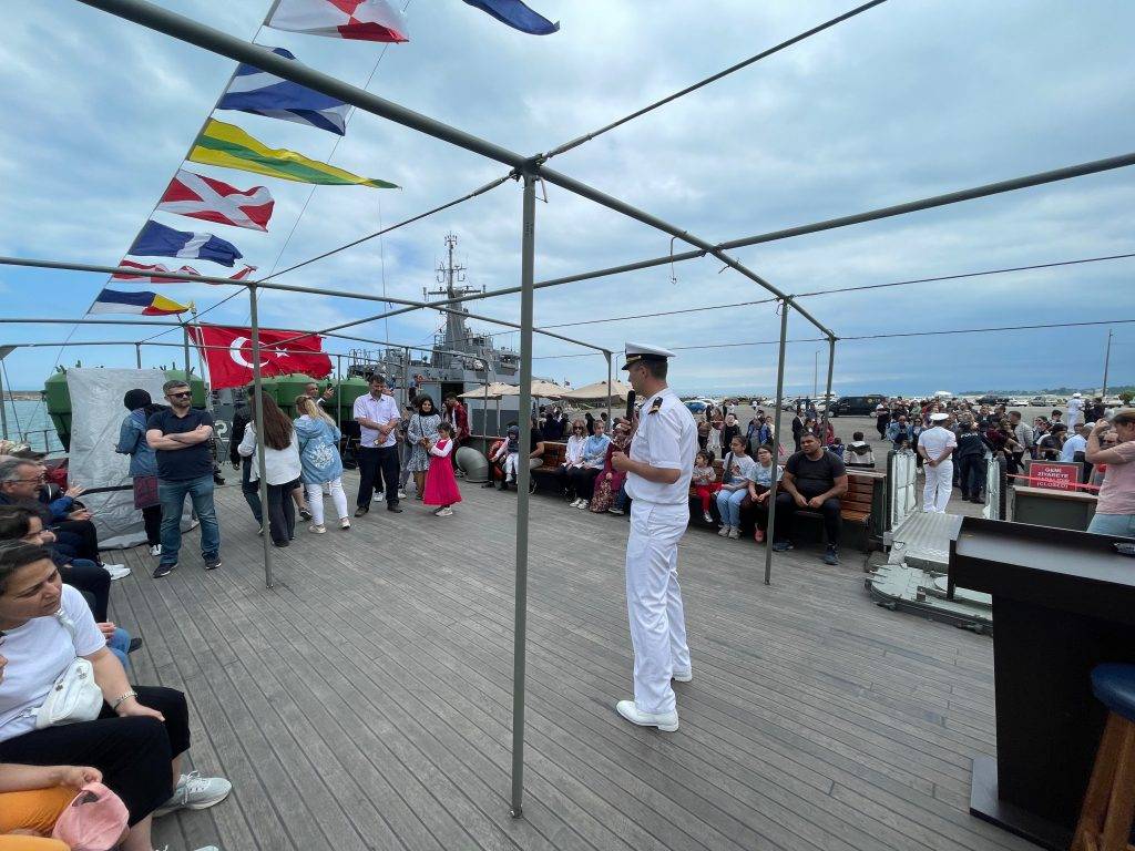 TCG NUSRET Museumsschiff im Hafen von Giresun