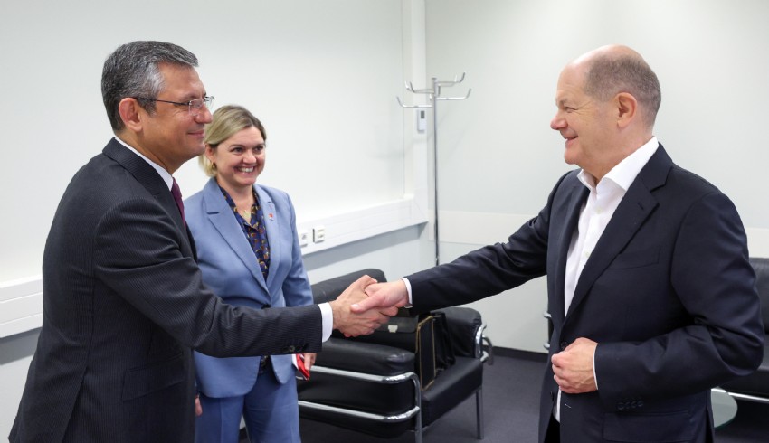 CHP-Vorsitzender Özel traf sich mit Bundeskanzler Olaf Scholz