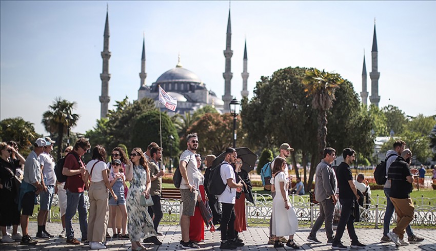 Die Zahl ausländischer Touristen, die in den elf Monaten des Jahres 2023 nach Istanbul kamen, stieg um 9 Prozent