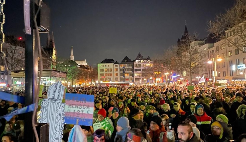 Tausende Menschen demonstrierten in Köln gegen die extreme Rechte